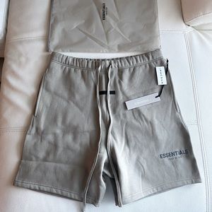 FOG Essentials shorts size L Pistachio